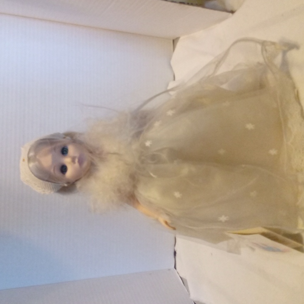 Effanbee Vintage Story Book Collection Snow Queen